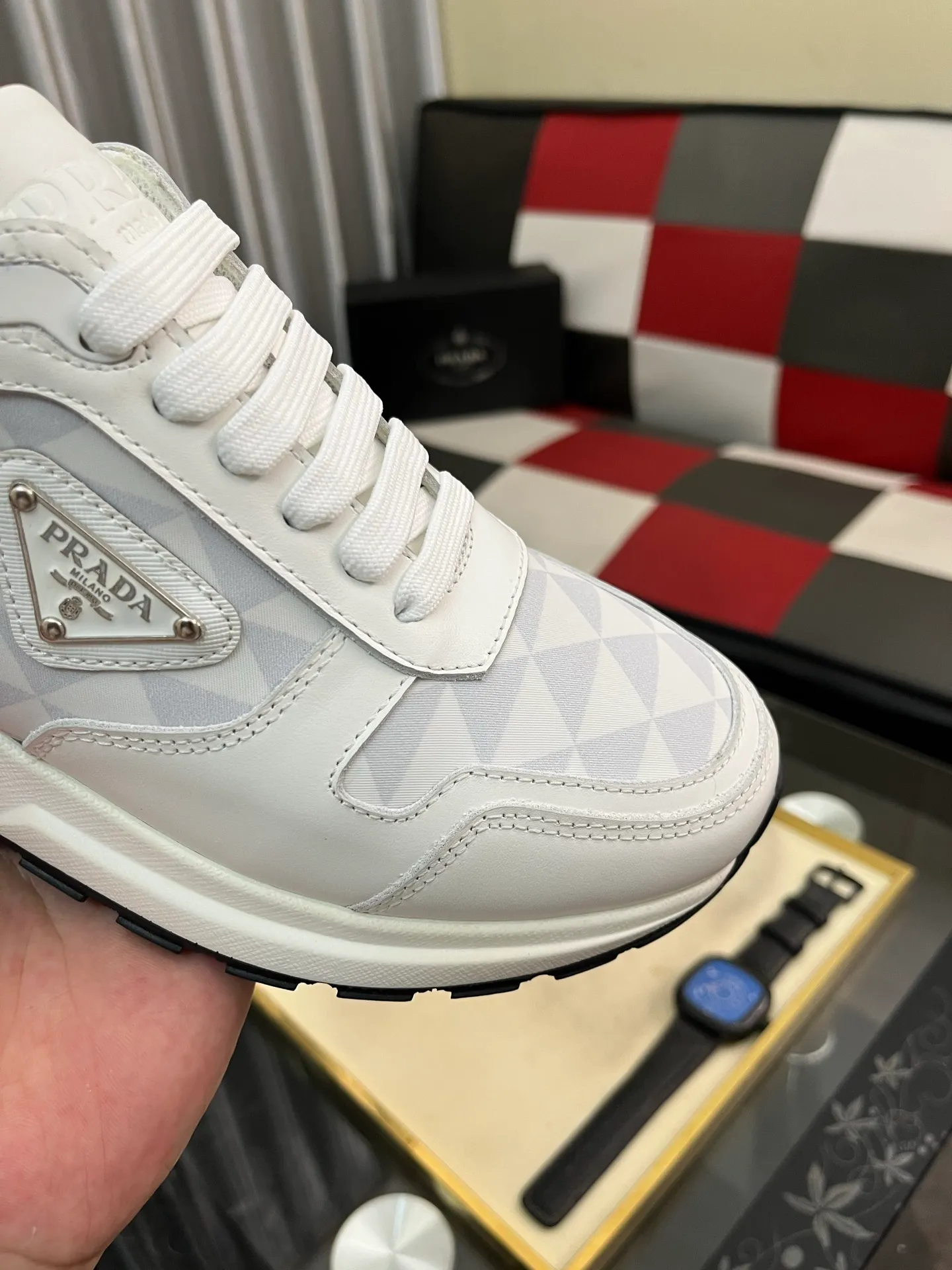 Men's men's shoes 💰420⌚️⌚️ Prada/Prada Men's new casual shoes, this sports shoe is made of imported calfskin upper with breathable mesh and breathable mesh lining. The foot pads are made of sheepskin, and the outsole is made of non-slip sports exclusive rubber outsole with logo. It feels good on the feet and is a fashionable item! Size: 38-442️⃣Colors available